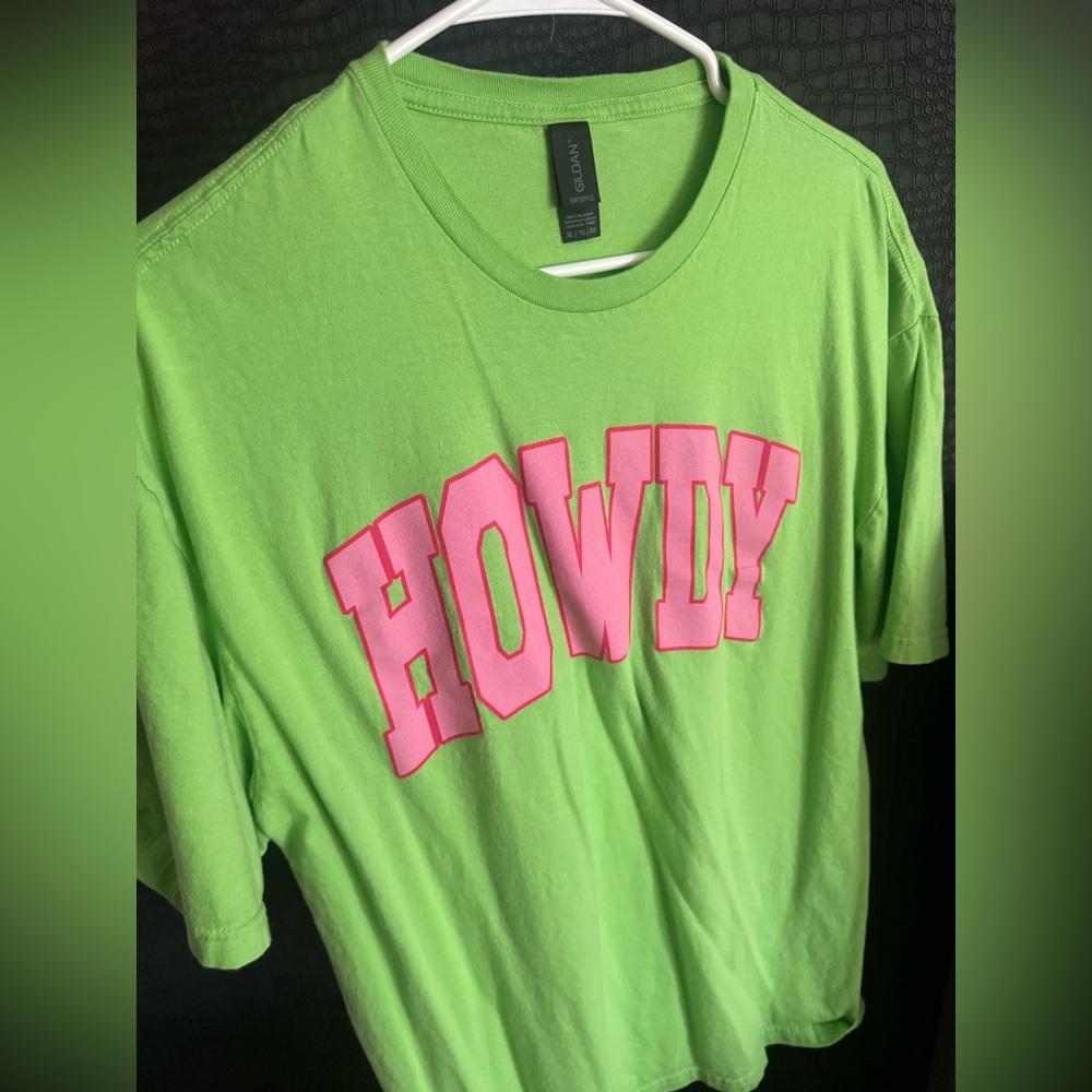Gildan Lime Green Tee - Pink HOWDY Design GUC